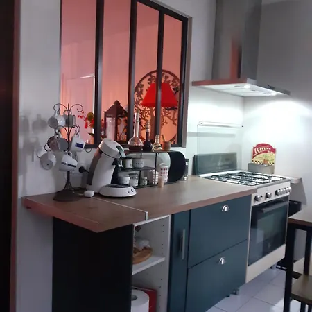 Petite Maison Fourasine à 5mn Des Plages Et Du Centre Casa de Férias *