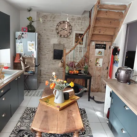 Petite Maison Fourasine à 5mn Des Plages Et Du Centre Casa de Férias Fouras